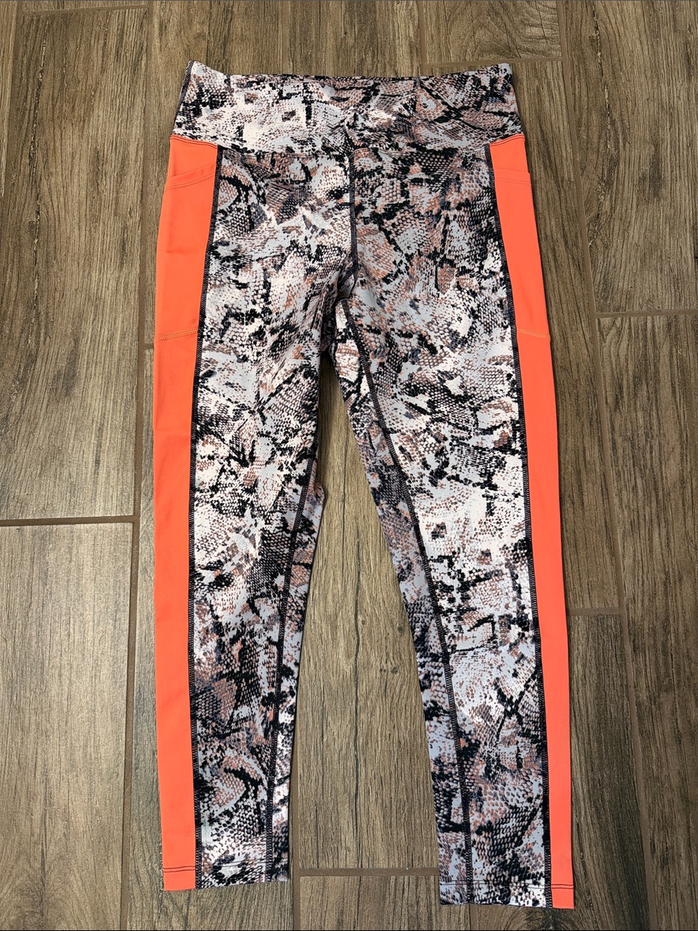 Lularoe Brave Snake pattern Leggings with Neon orange Side Panels Size Large